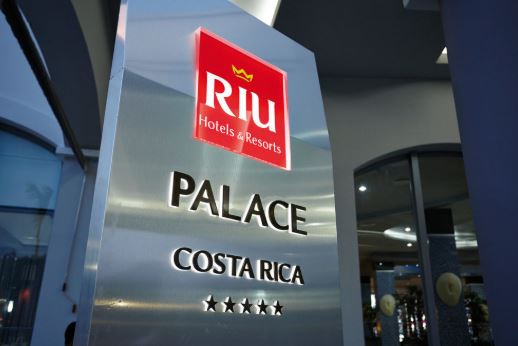 liberia-airport-shuttle-riu-palace